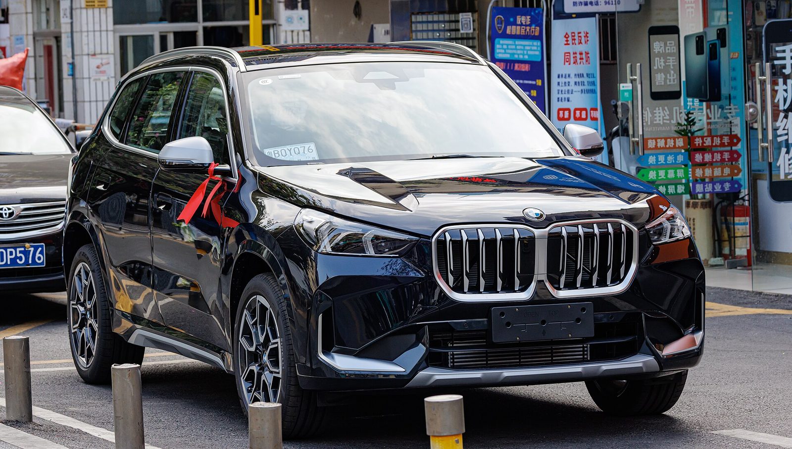 BMW iX1 — photo by Dinkun Chen, CC BY-SA 4.0, via Wikimedia Commons