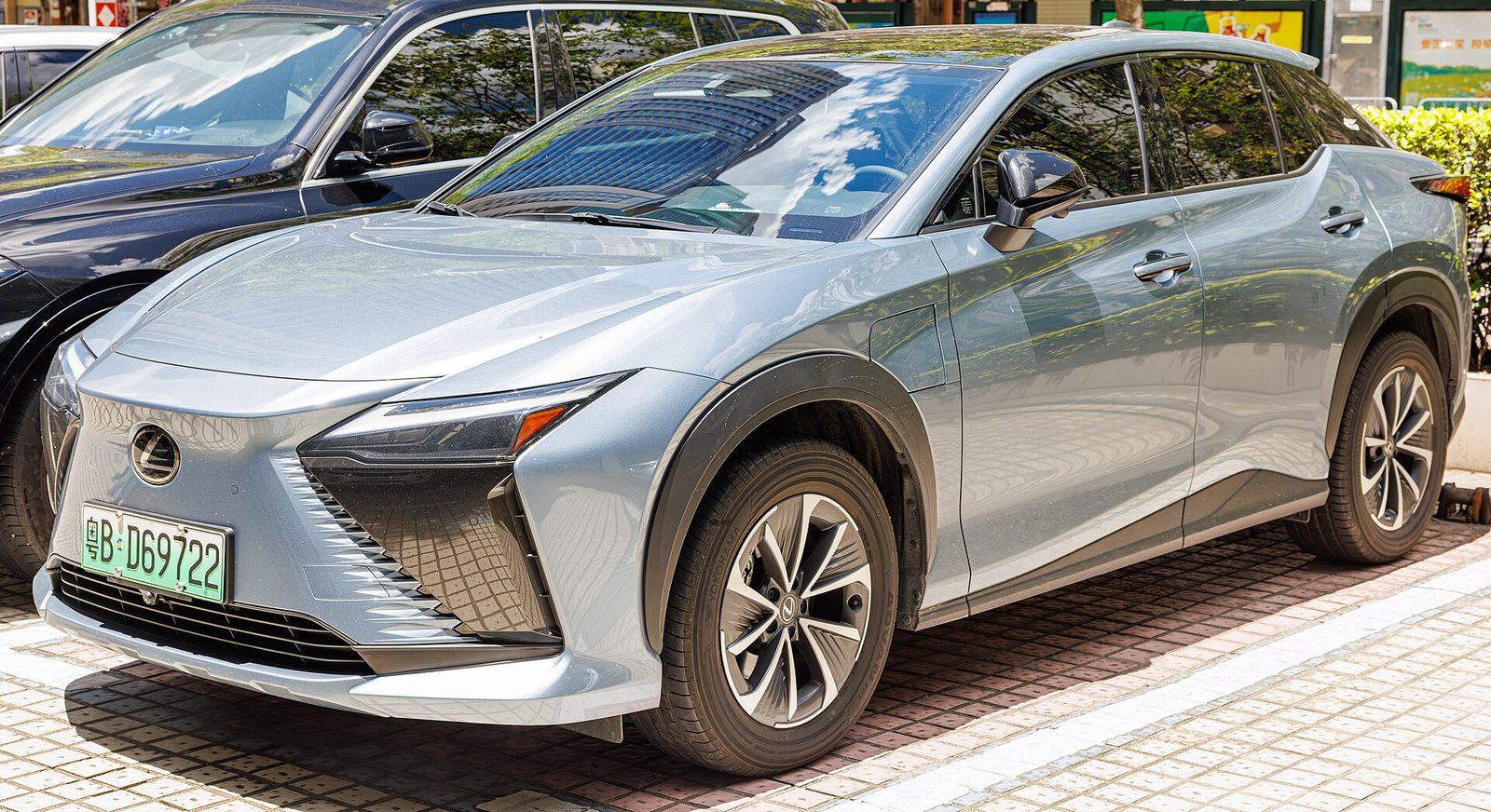 Lexus RZ — photo by Dinkun Chen, CC BY-SA 4.0, via Wikimedia Commons