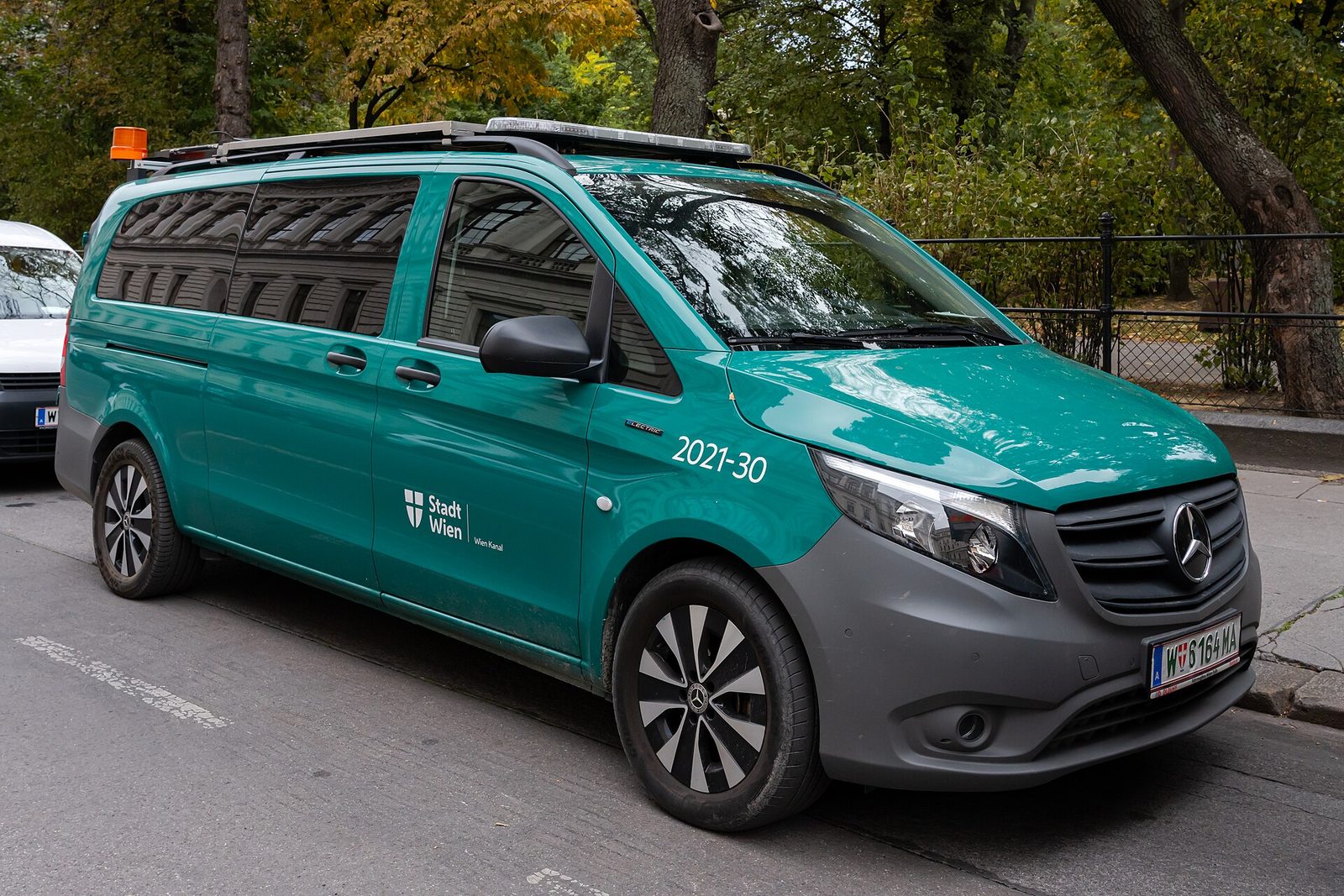 Mercedes-Benz eVito — photo by Aciarium, CC BY 4.0, via Wikimedia Commons