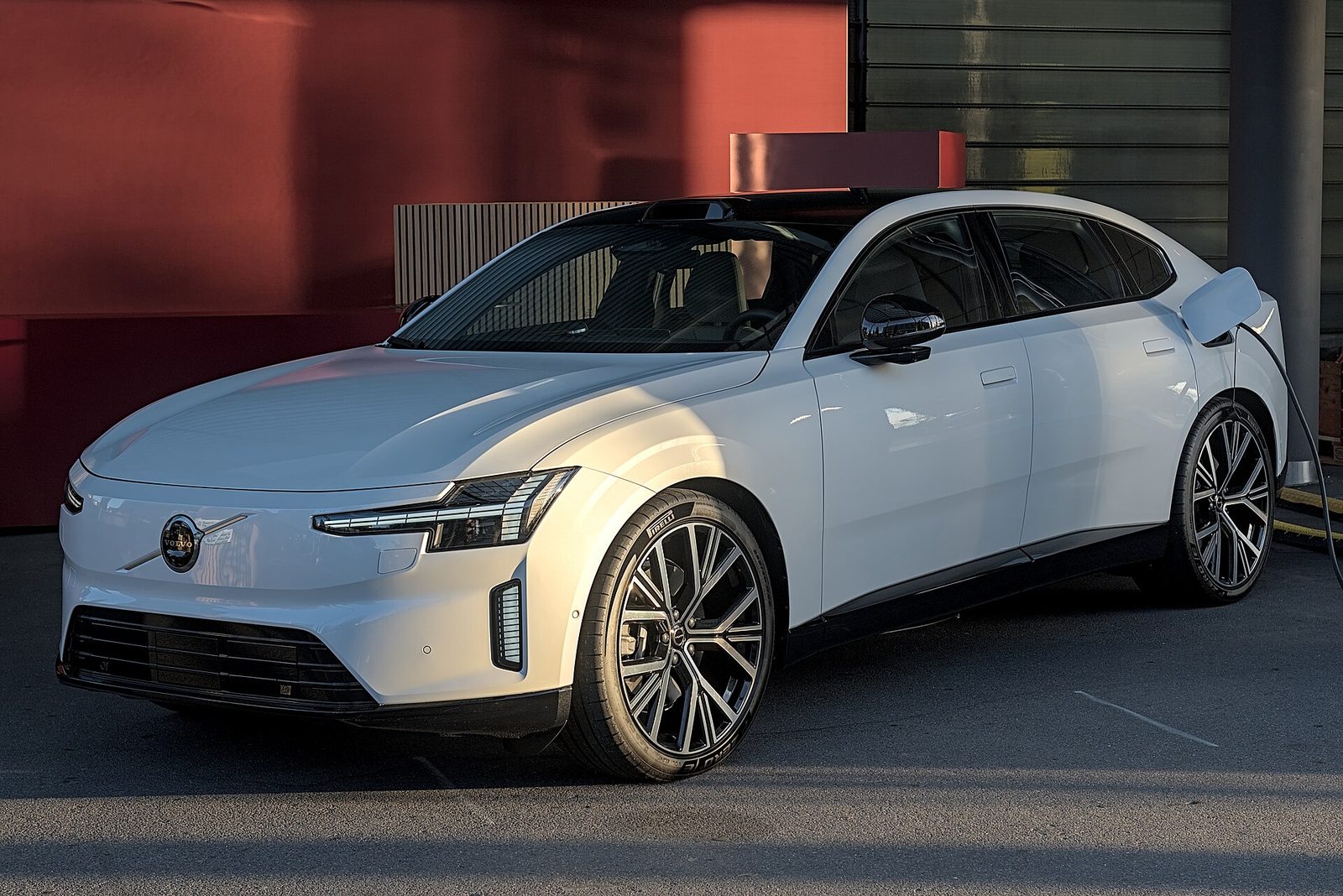 Volvo ES90 — photo by Alexander Migl, CC BY-SA 4.0, via Wikimedia Commons